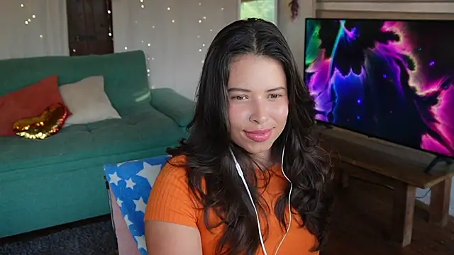Snapshot of Kozzy_ chatting on May 19, 2026, 10:27 pm Kozzy online show from May 19, 2026, 10:27 pm