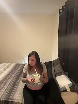 Snapshot of xloritax chatting on September 25, 2025, 10:24 pm xloritax online show from September 25, 2025, 10:24 pm