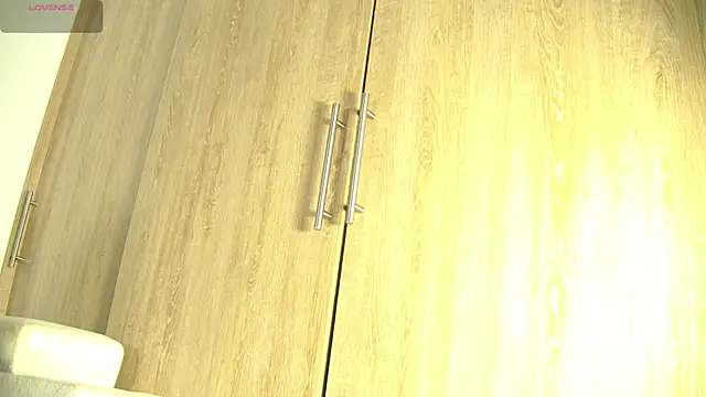 aidaadams online show from November 16, 2025, 11:38 am