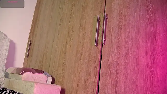 aidaadams online show from November 24, 2025, 11:32 am