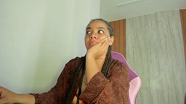 Alika01 online show from October 10, 2025, 5:12 pm