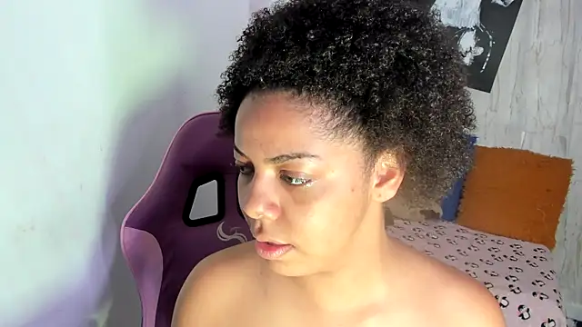 Alika01 online show from November 27, 2025, 1:46 pm