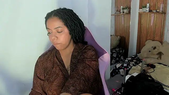 Alika01 online show from January 6, 2026, 5:38 pm