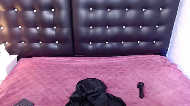 Snapshot of Mrs_booty chatting on February 1, 2025, 7:23 pm Mrs booty online show from February 1, 2025, 7:23 pm