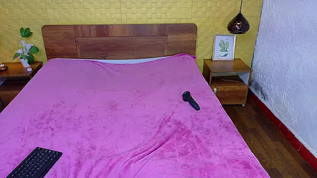 Snapshot of Mrs_booty chatting on February 6, 2025, 5:19 pm Mrs booty online show from February 6, 2025, 5:19 pm