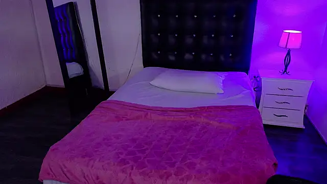 Snapshot of Mrs_booty chatting on February 18, 2025, 8:14 pm Mrs booty online show from February 18, 2025, 8:14 pm