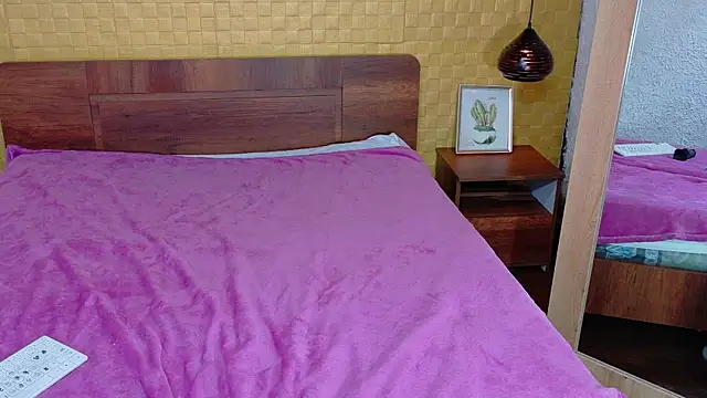 Snapshot of Mrs_booty chatting on March 6, 2025, 5:33 pm Mrs booty online show from March 6, 2025, 5:33 pm