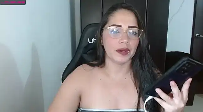 natashasmithe online show from December 10, 2024, 3:09 am