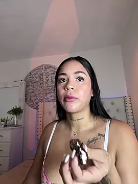 Snapshot of IsabelaVanegas_ chatting on September 25, 2025, 3:27 pm IsabelaVanegas  online show from September 25, 2025, 3:27 pm