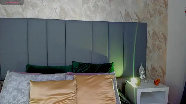 JulianaMiller online show from December 5, 2025, 12:19 am