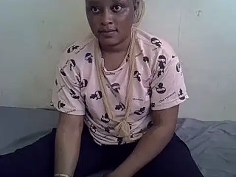 Snapshot of Crystal__Gee chatting on January 18, 2025, 5:52 am Crystal  Gee online show from January 18, 2025, 5:52 am