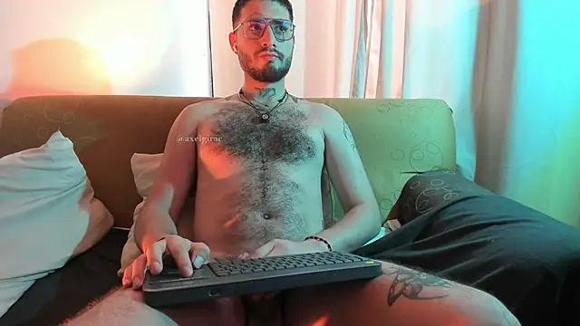 axel giracr online show from April 4, 2026, 6:49 pm