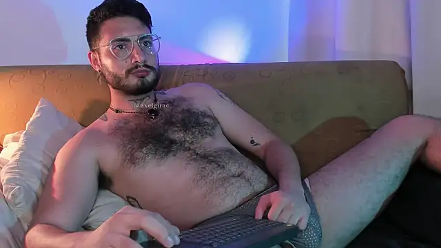 Snapshot of axel_giracr chatting on June 19, 2026, 8:12 pm axel giracr online show from June 19, 2026, 8:12 pm