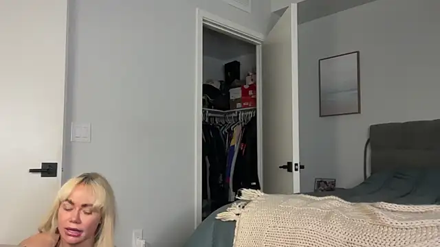 Snapshot of ElenaErickson chatting on February 2, 2026, 1:48 am ElenaErickson online show from February 2, 2026, 1:48 am