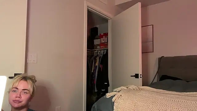 Snapshot of ElenaErickson chatting on February 13, 2026, 4:30 am ElenaErickson online show from February 13, 2026, 4:30 am