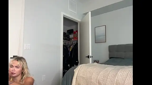 Snapshot of ElenaErickson chatting on March 4, 2026, 7:53 pm ElenaErickson online show from March 4, 2026, 7:53 pm