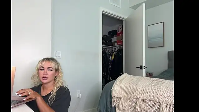 Snapshot of ElenaErickson chatting on March 18, 2026, 8:34 pm ElenaErickson online show from March 18, 2026, 8:34 pm