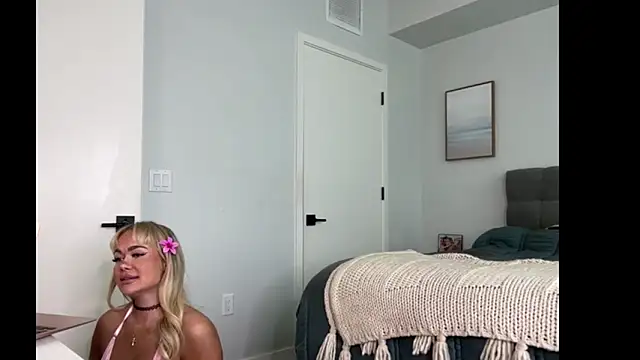 ElenaErickson online show from May 4, 2026, 8:38 pm
