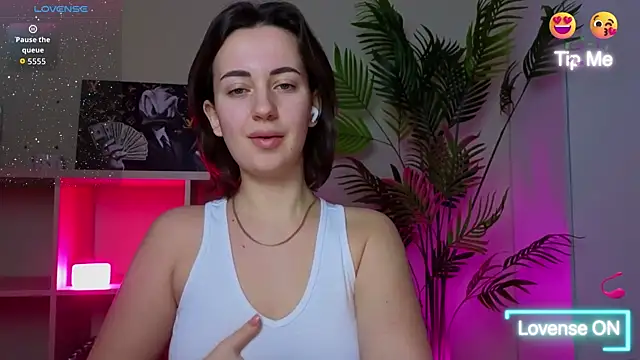 SweetieKendl online show from April 3, 2026, 6:55 am