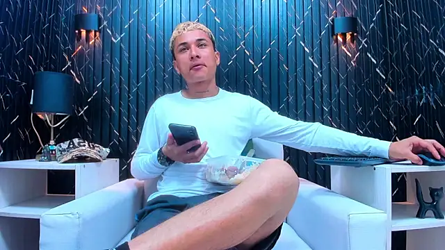 Snapshot of jeic_18 chatting on November 4, 2025, 7:13 pm jeic 18 online show from November 4, 2025, 7:13 pm