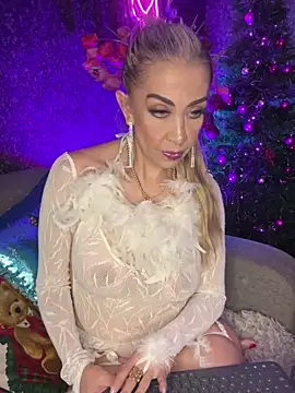 Snapshot of EvelinaGrey chatting on December 28, 2024, 9:31 am EvelinaGrey online show from December 28, 2024, 9:31 am