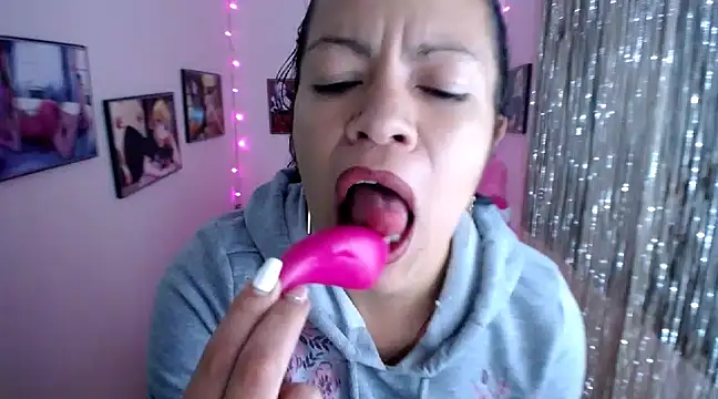 Cristal w online show from February 19, 2025, 7:27 pm