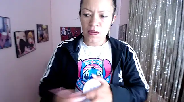 Cristal w online show from March 4, 2025, 4:30 pm