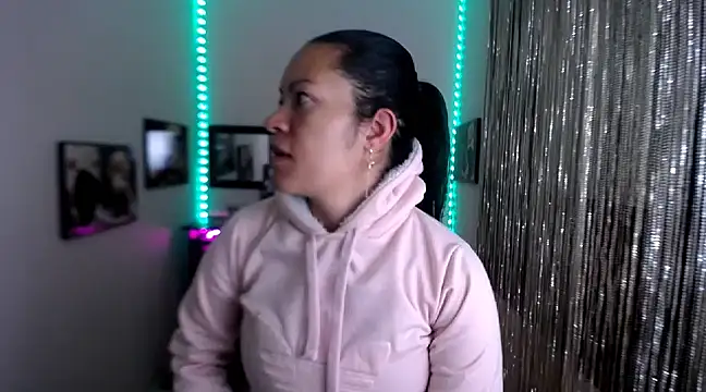 Cristal w online show from March 14, 2025, 12:18 pm