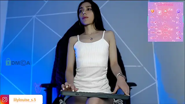 lilylouisee online show from April 19, 2026, 5:56 pm