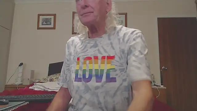 WaverlyKernow online show from November 23, 2025, 2:06 pm