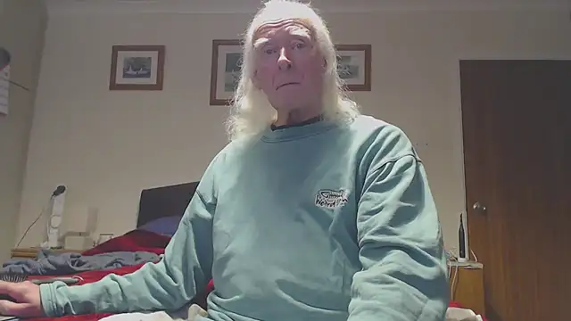 Snapshot of WaverlyKernow chatting on February 3, 2026, 2:44 pm WaverlyKernow online show from February 3, 2026, 2:44 pm