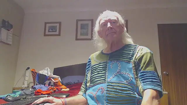 Snapshot of WaverlyKernow chatting on February 6, 2026, 8:51 am WaverlyKernow online show from February 6, 2026, 8:51 am