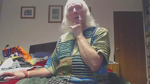 Snapshot of WaverlyKernow chatting on February 10, 2026, 1:15 pm WaverlyKernow online show from February 10, 2026, 1:15 pm