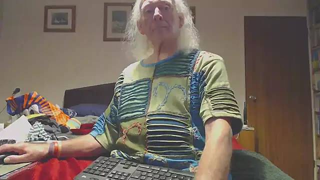 Snapshot of WaverlyKernow chatting on February 11, 2026, 8:19 am WaverlyKernow online show from February 11, 2026, 8:19 am