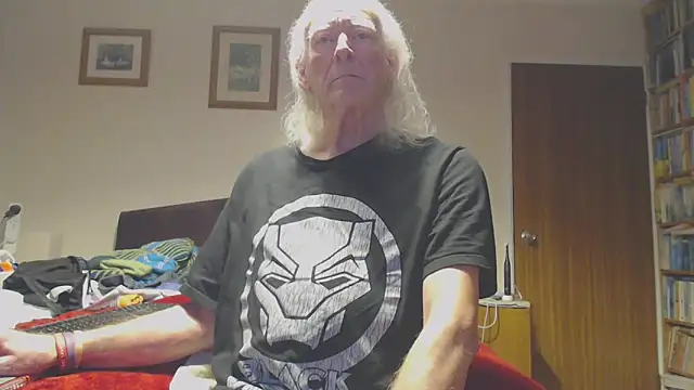 Snapshot of WaverlyKernow chatting on February 20, 2026, 12:40 am WaverlyKernow online show from February 20, 2026, 12:40 am