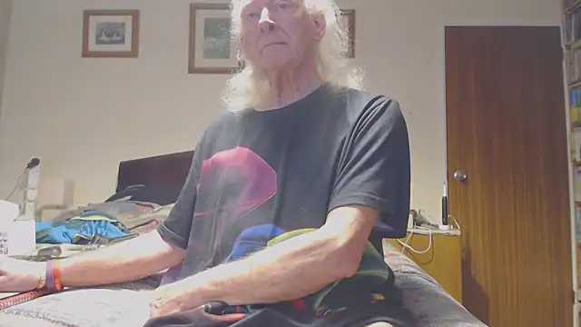 Snapshot of WaverlyKernow chatting on March 2, 2026, 9:05 am WaverlyKernow online show from March 2, 2026, 9:05 am