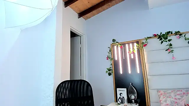 Snapshot of pretty_ariiel chatting on December 3, 2024, 2:25 am pretty ariiel online show from December 3, 2024, 2:25 am