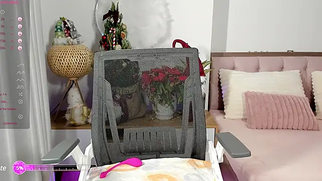 Snapshot of _Joliie_ chatting on December 24, 2024, 6:44 am  Joliie  online show from December 24, 2024, 6:44 am