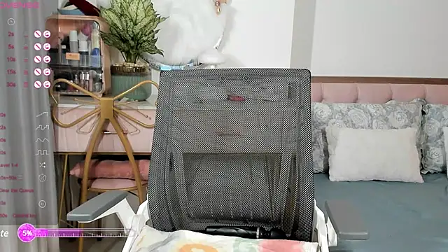 Snapshot of _Joliie_ chatting on February 23, 2025, 8:55 pm  Joliie  online show from February 23, 2025, 8:55 pm