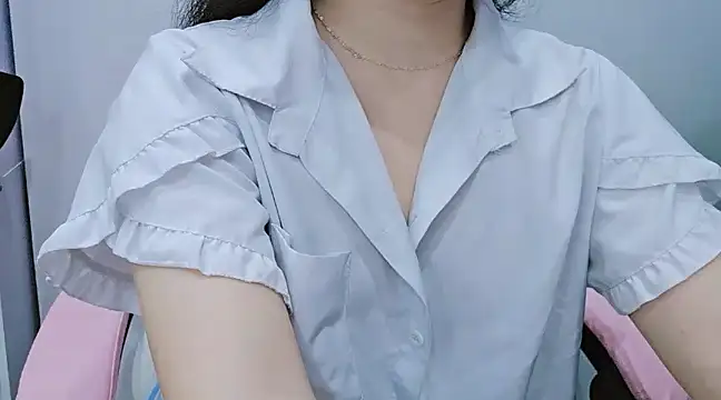 Kemmy babe20 online show from December 3, 2024, 4:06 pm