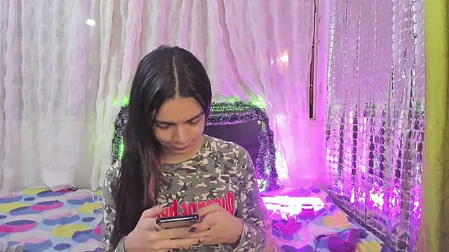 Snapshot of Megan_Miles02 chatting on December 20, 2024, 8:28 am Megan Miles02 online show from December 20, 2024, 8:28 am