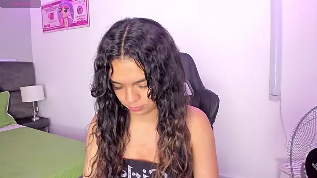 Snapshot of Megan_Miles02 chatting on December 20, 2025, 11:12 pm Megan Miles02 online show from December 20, 2025, 11:12 pm