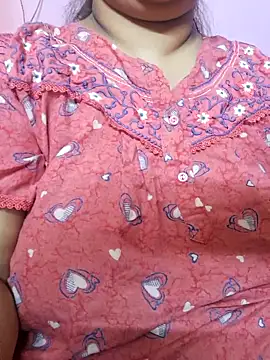 Snapshot of Ravina_patil1 chatting on March 13, 2025, 12:37 am Ravina patil1 online show from March 13, 2025, 12:37 am