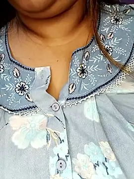 Ravina patil1 online show from November 3, 2025, 7:26 pm