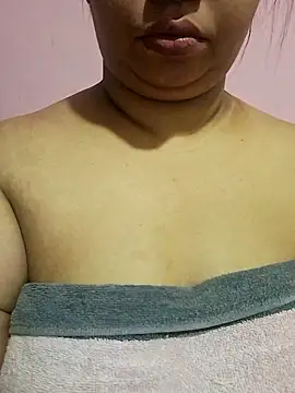 Ravina patil1 online show from April 7, 2026, 7:03 pm