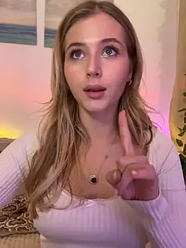 Snapshot of LunaRase chatting on December 22, 2024, 1:11 pm LunaRase online show from December 22, 2024, 1:11 pm