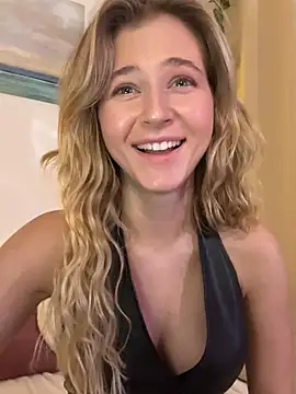 Snapshot of LunaRase chatting on December 27, 2024, 2:33 pm LunaRase online show from December 27, 2024, 2:33 pm