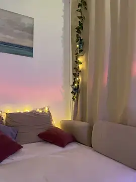 Snapshot of LunaRase chatting on January 11, 2025, 12:50 pm LunaRase online show from January 11, 2025, 12:50 pm