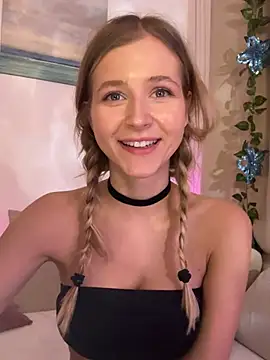 Snapshot of LunaRase chatting on February 20, 2025, 5:40 pm LunaRase online show from February 20, 2025, 5:40 pm