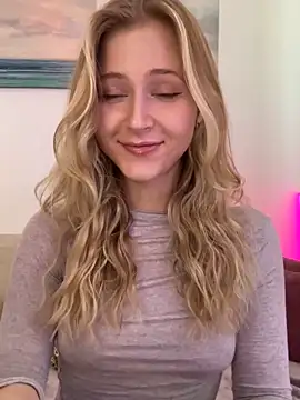 Snapshot of LunaRase chatting on September 17, 2025, 12:18 pm LunaRase online show from September 17, 2025, 12:18 pm